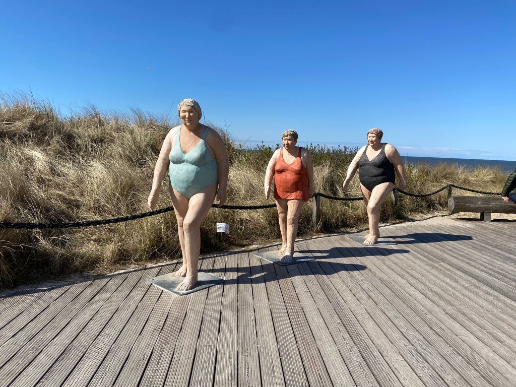 Drei Damen am Strand